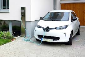 Manovra 2019: incentivi auto elettriche, ibride e a gas